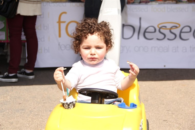 CrumbleBerrys Eat cake for a cause